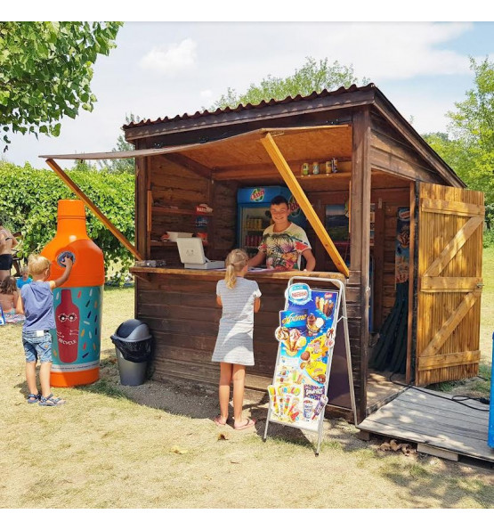BOUTEILLE GEANTE  LUDIQUE DE COLLECTE DES BOUTEILLES PLASTIQUES