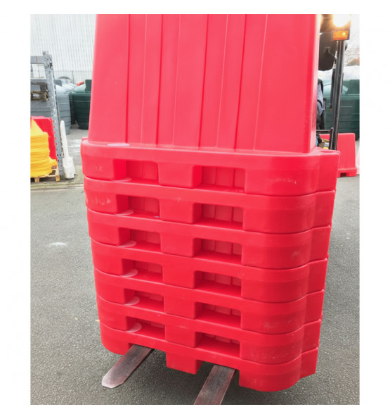 Road lestable and stackable separator  