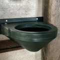 WALL-MOUNTED FEEDER